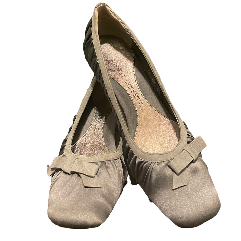 JESSICA BENNETT Ruched Satin Bow Kitten Heels